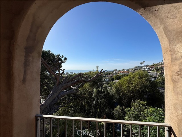 Building Photo - 573 Temple Hills Dr