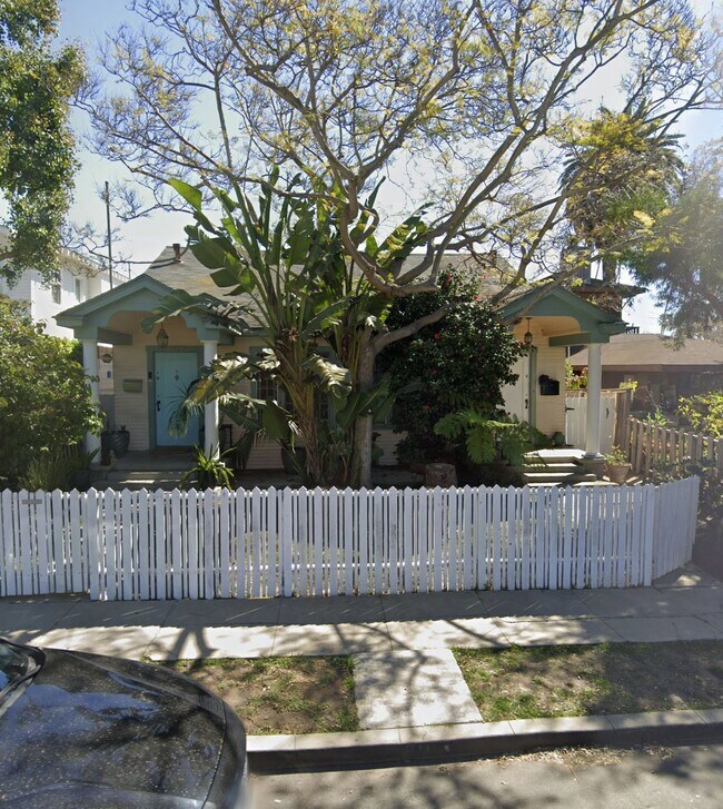 Street View - 810 Crestmoore Pl