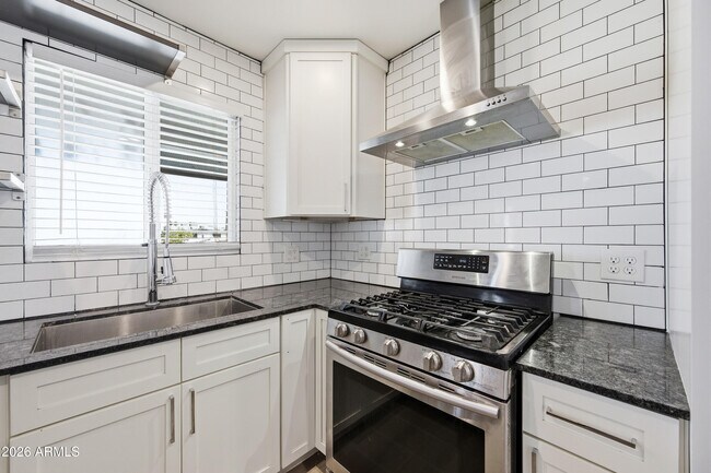 Building Photo - 3615 N 15th Ave