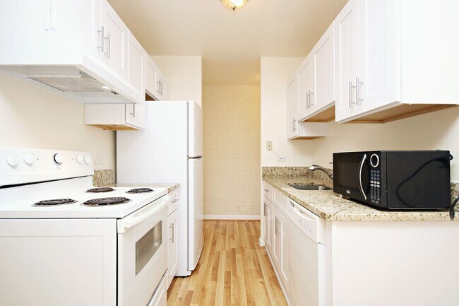 Building Photo - Student-Friendly Apartment Near Scott Stad...