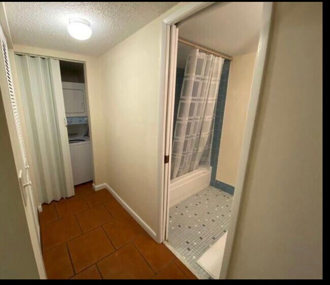 Guest bathroom - 600 Egret Cir