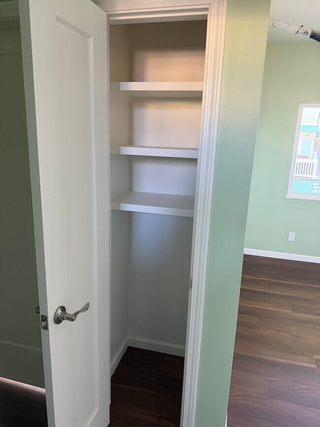 Building Photo - 1276 S Nahale Pl