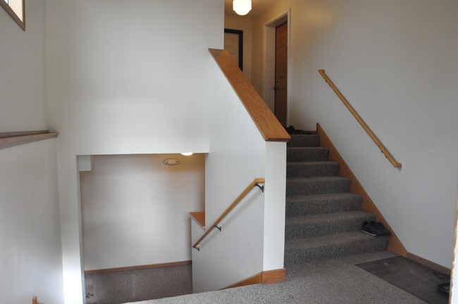 Front Foyer - New London - Apartments