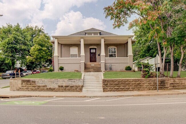 Building Photo - Charming Historic Home in the Heart of Tulsa
