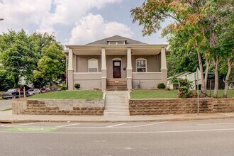 Building Photo - 3/2 Historical Home On Beautiful Main Stre...