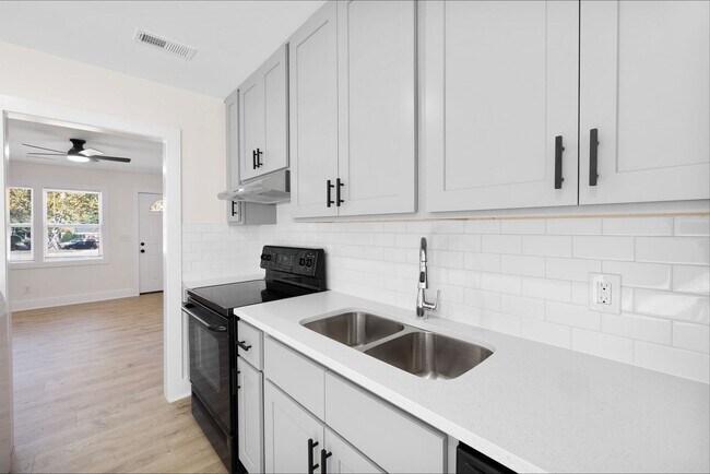 Building Photo - 512 E Branch St