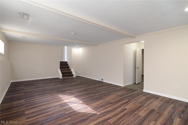 Building Photo - 8671 Ashwood Dr