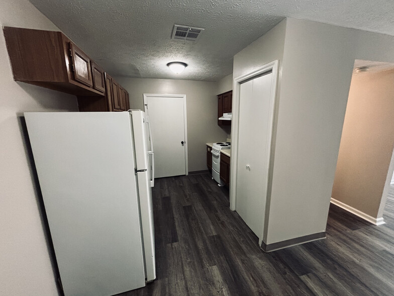 Building Photo - Tanasi Bend Apartments