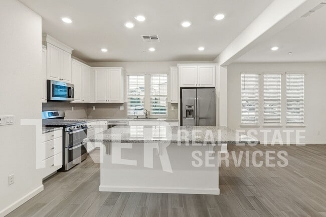 Building Photo - 1580 Parkside Way