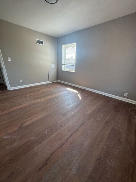 Building Photo - 1665 Anita Pl