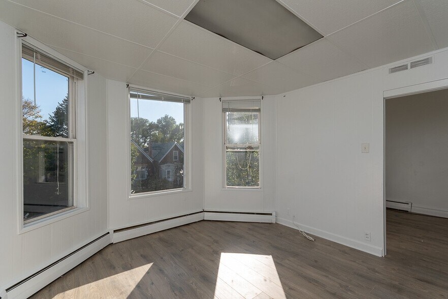 Building Photo - 3734 W Wabansia Ave