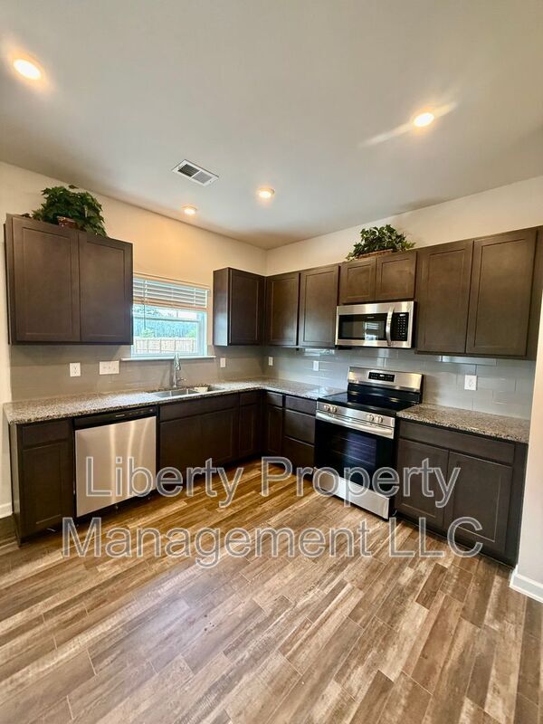 Building Photo - 145 Deodora Ln