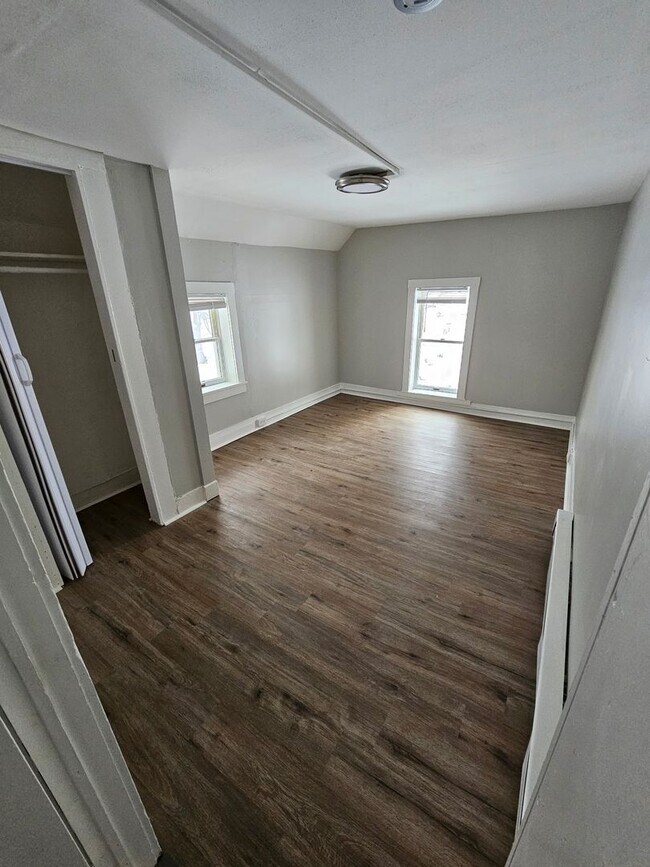 Building Photo - 116-120 Elm St