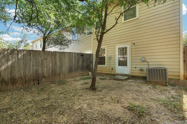 Building Photo - 7823 Kingsbury Wood