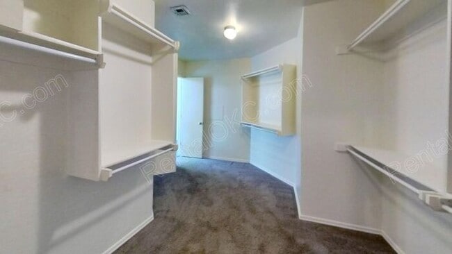 Building Photo - 4 Bed 2 Bath near Buck Thomas Park.