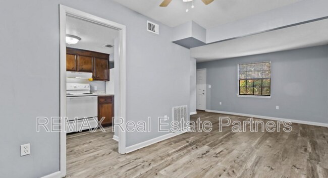 Building Photo - 4001 Mable St