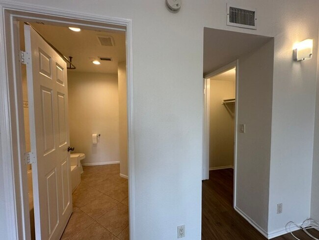 Building Photo - 22865 Del Valle St