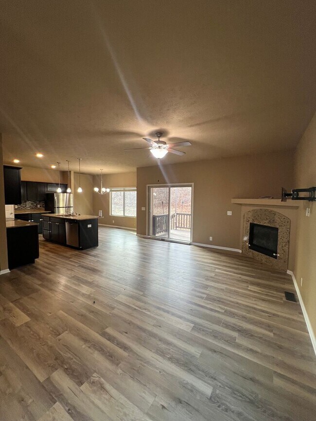 Building Photo - 1/2 month off moving special if move in prior to 03/15/2026 - Beautiful 3 bed 2 bath house w 2 ca...