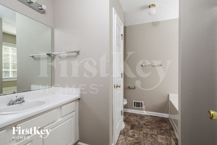 Building Photo - 5370 Princeton Oaks Dr