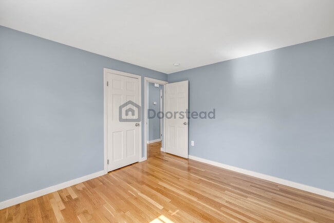 Building Photo - 62 Stoneleigh Rd