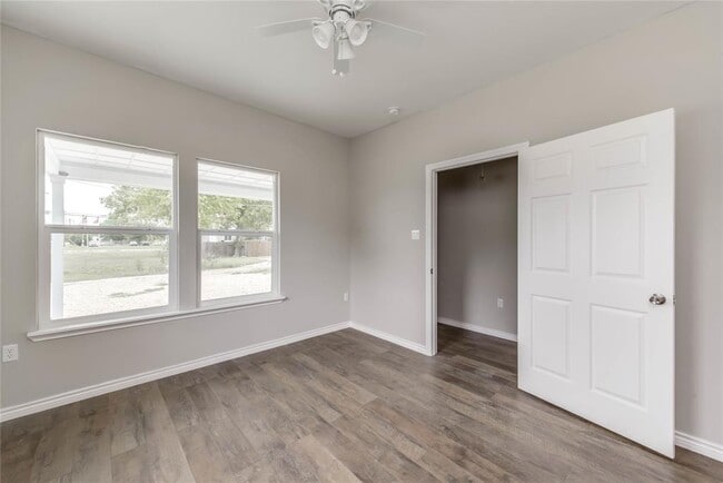 Building Photo - 412 Booth St