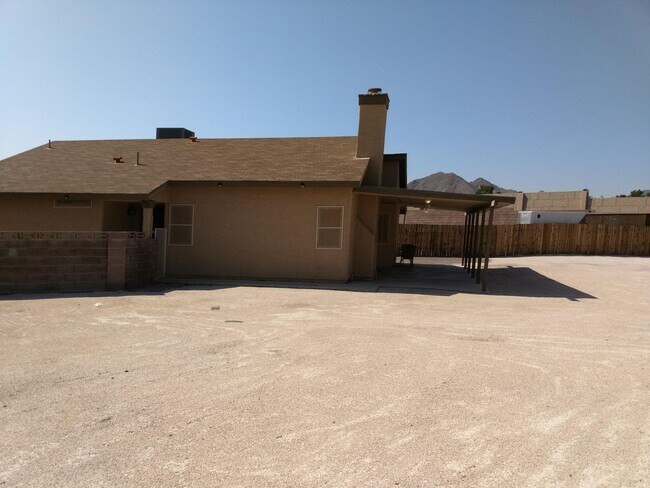 Building Photo - Henderson 4 Bedroom