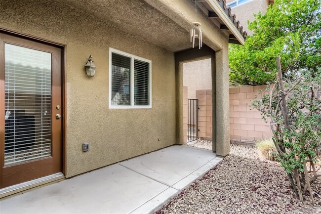 Building Photo - 3 Bedroom Home in a Gated Community! North...