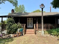 Building Photo - 1070 W Milton Dr