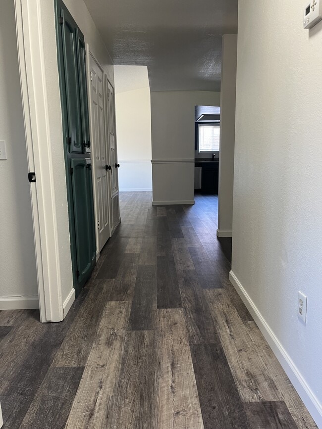 Building Photo - 1431 Mirada Cir