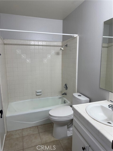 Building Photo - 996 W Huntington Dr