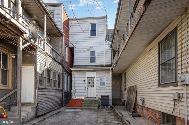 Building Photo - Cozy 3 bedroom in west York
