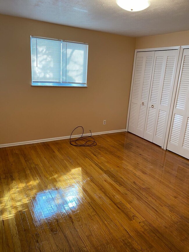 Building Photo - Beautiful Split Level House 3 bedroom 1 ba...