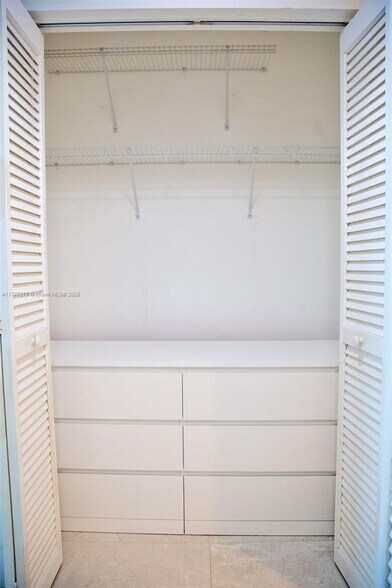 Building Photo - 951 Brickell Ave