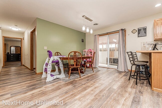 Building Photo - 3 br, 2 bath House - 120 W Spruce St