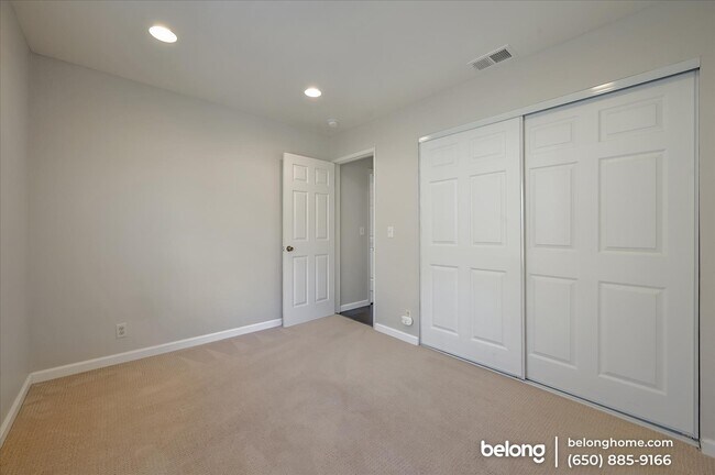 Building Photo - 3700 Athy Dr