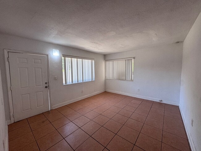 Building Photo - 5900 SW 26th St