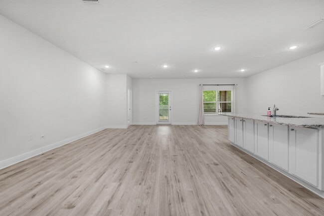 Building Photo - 7814 Burnside Lp