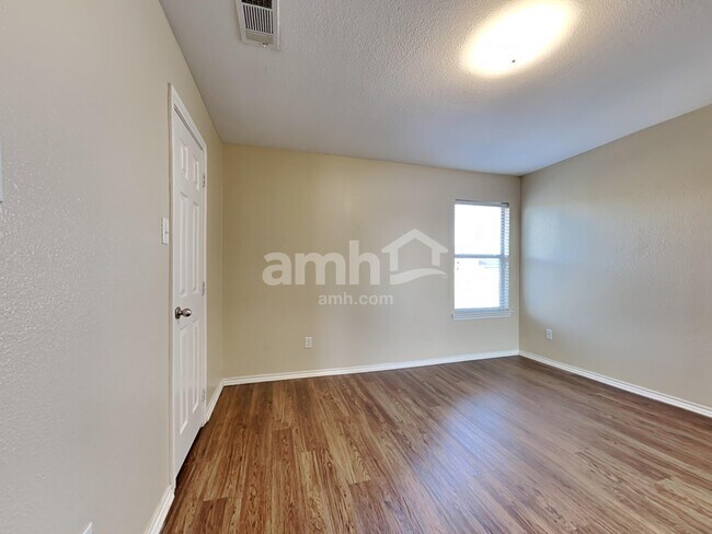 Building Photo - 2673 Silver Hill Dr