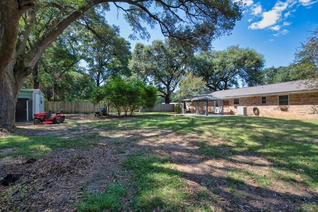 Building Photo - Pace 3BR Home with Bonus Room, Patio Gazeb...