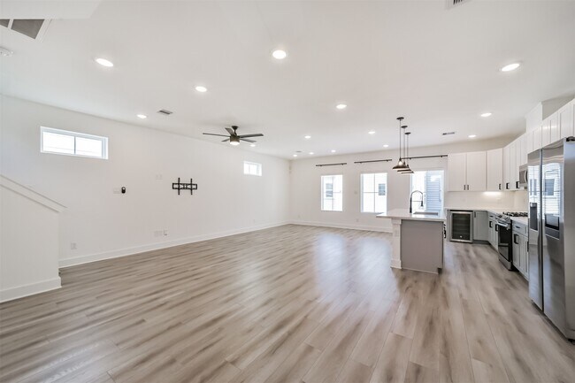 Building Photo - 8321 Springwood Cyn Ln