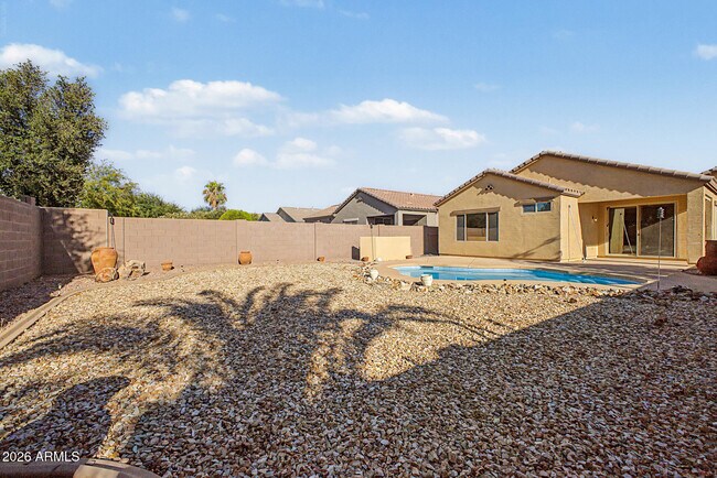 Building Photo - 706 E Las Colinas Pl
