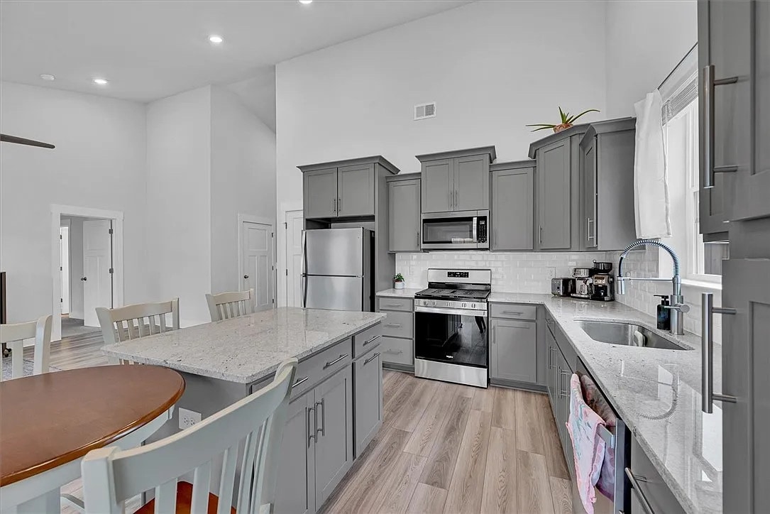 Building Photo - 529 Overbrook Dr