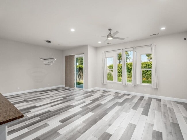 Building Photo - Beautifully Updated 4 Bedroom, 2.5 Bath in North Fresno