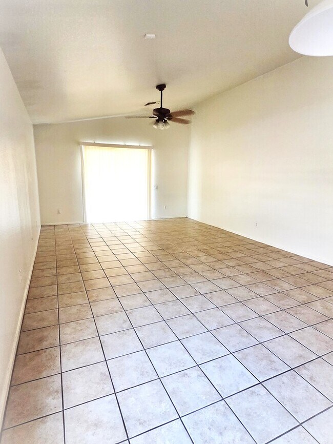 Building Photo - Wonderful 3-bedroom 2 bathroom