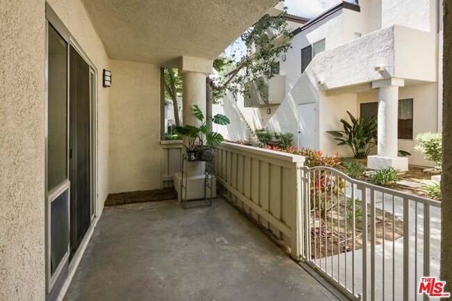 Building Photo - 24474 Valle Del Oro