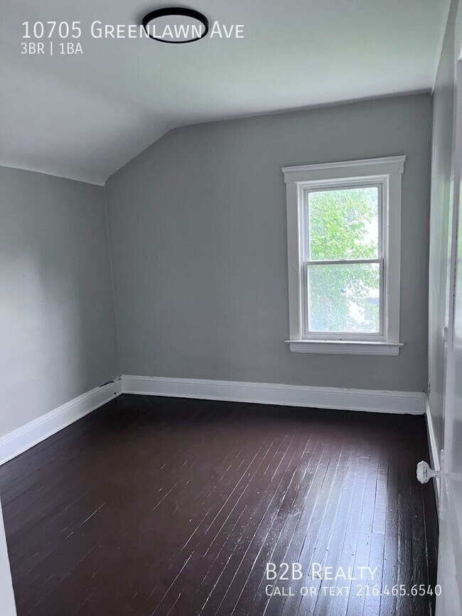 Building Photo - 10705 Greenlawn Ave