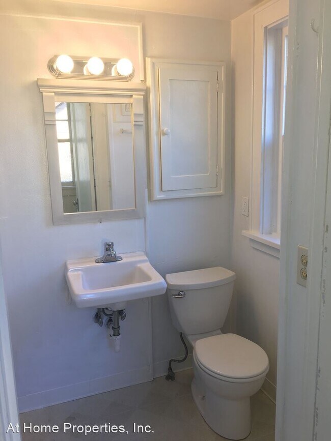 Building Photo - 4 br, 2 bath House - 861 SW Madison Avenue