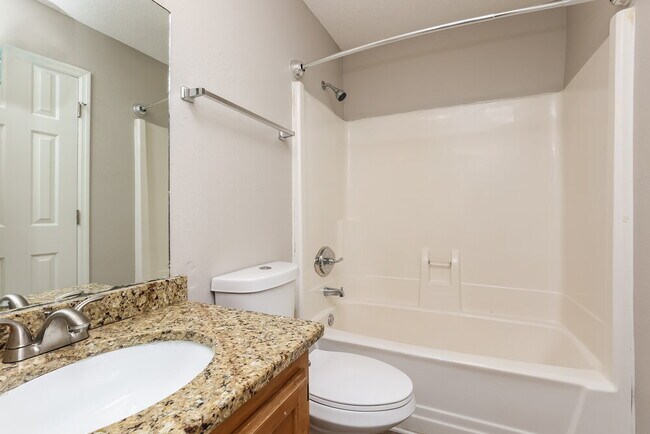 Building Photo - 495 Forest Ridge Dr