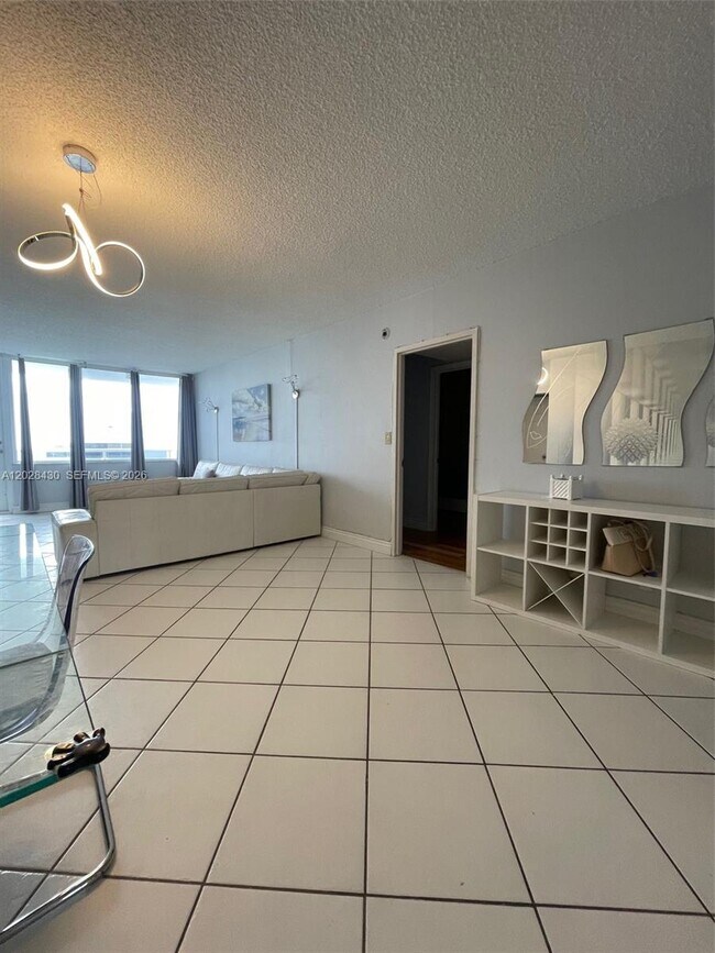 Building Photo - 3725 S Ocean Dr