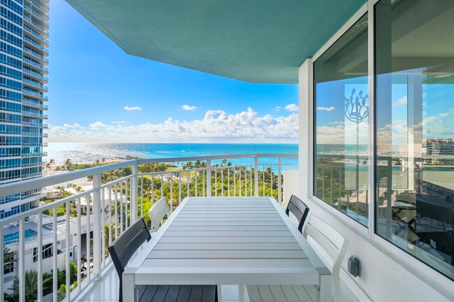 Building Photo - 400 South Pointe Dr